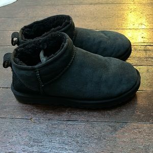 Ugg black ultra mini women’s size 8